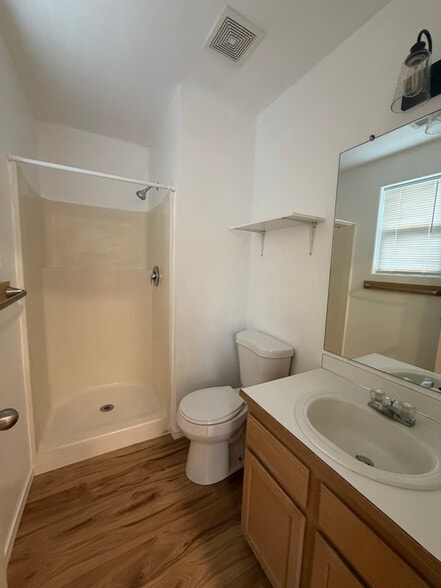 Building Photo - 223 Ivy St SE