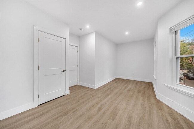 Building Photo - 92 Willow St