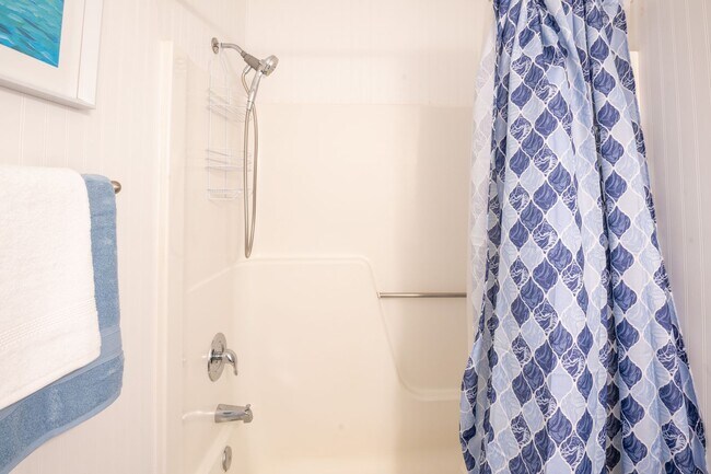 Building Photo - OFF-SEASON MONTHLY RENTAL - ESCAPE THE WINTER MONTHS!!!