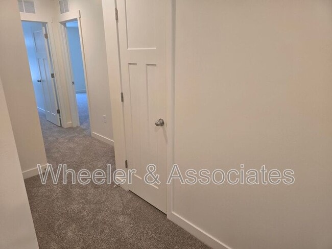 Building Photo - 448 South St