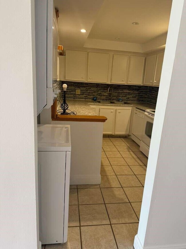 Building Photo - 733 SE 1st Way