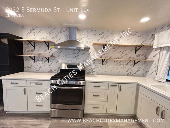 Building Photo - 2032 E Bermuda St