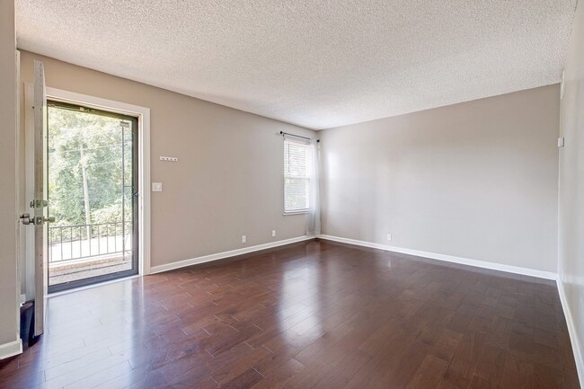 Building Photo - Sanctuary Near Downtown Nashville (MOVE IN SPECIAL!)