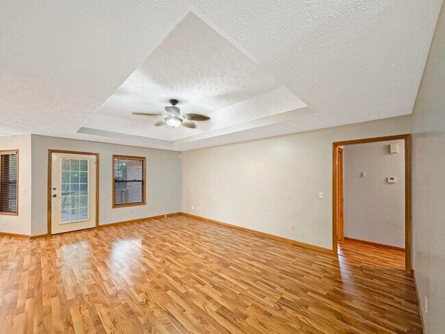 Building Photo - 303 S Suburban Ave