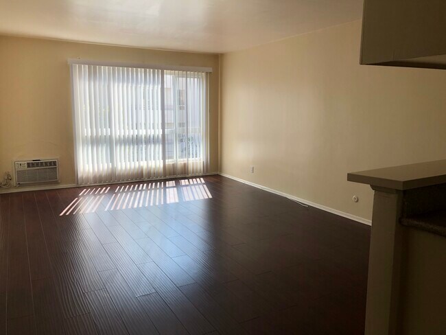 Building Photo - 464 S Berendo St