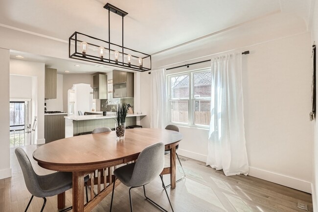 Building Photo - Available NOW! Fully Furnished 4 Bedroom 2 Bath Beautiful Home in Denver!