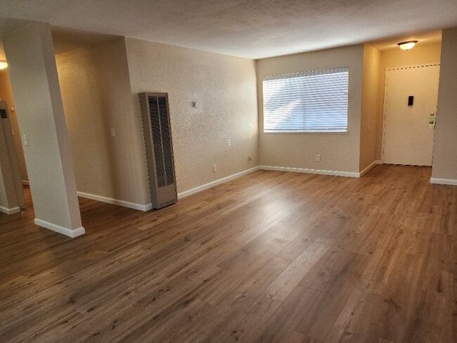 Building Photo - 725 Pope Dr