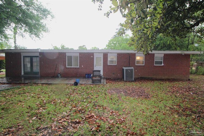 Building Photo - 3875 Arbutus Dr