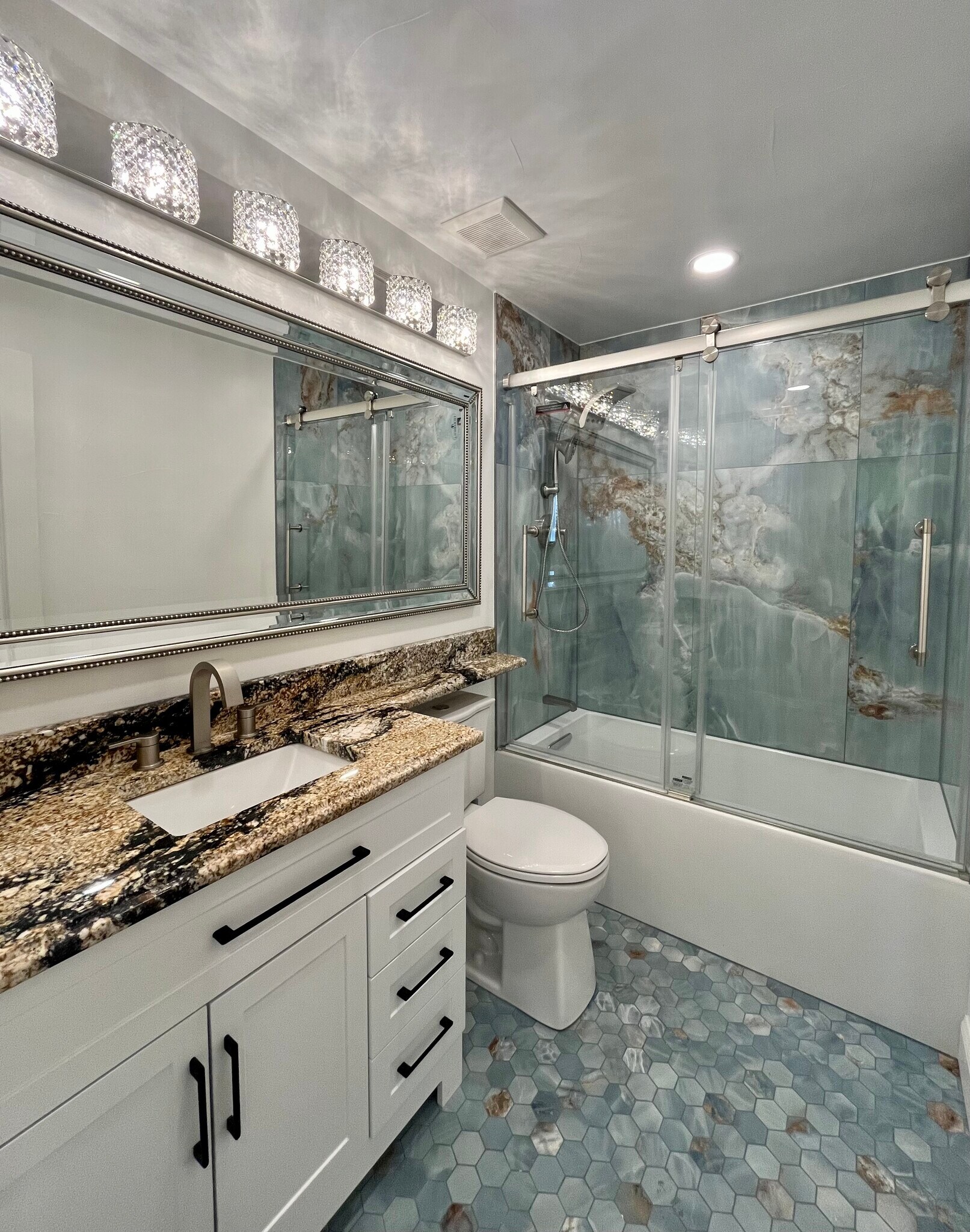 Building Photo - 2375 S Linden Ct