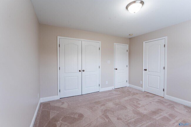 Building Photo - 2524 Oak Pl Dr SE