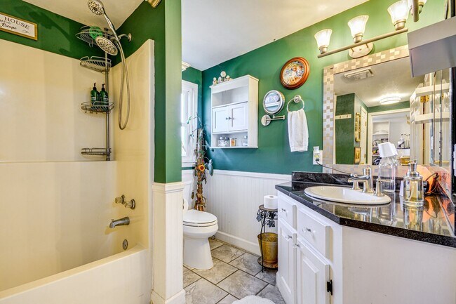 Building Photo - 4 Bed • 2 Bath Furnished Home – Utilities Included