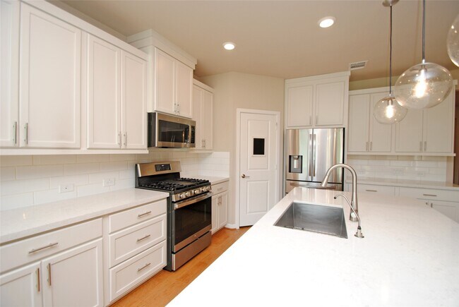 Building Photo - 8326 Oakland Hts Ln