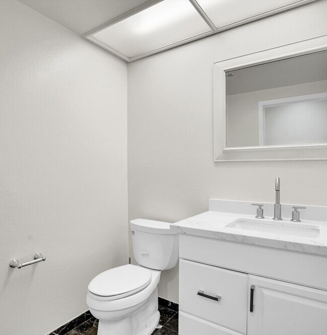 Building Photo - 8103 Valley Flores Dr