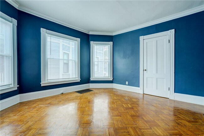 Building Photo - 745 University Ave