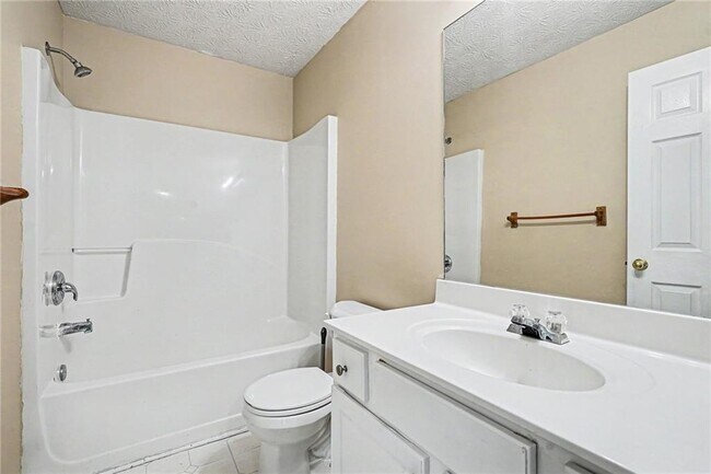 Building Photo - 375 Clairidge Ln SW