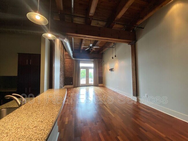 Building Photo - 420 S Front St
