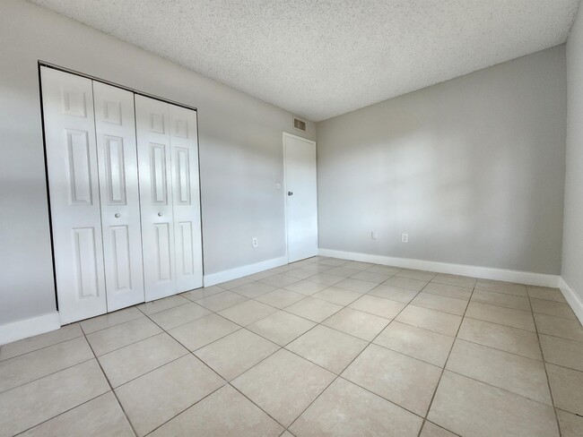 Building Photo - 4304 NW 9th Ave