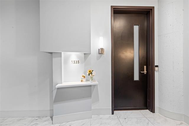 Building Photo - 2600 W 7th St