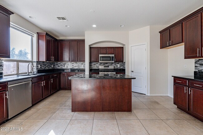 Building Photo - 2943 E Quiet Hollow Ln