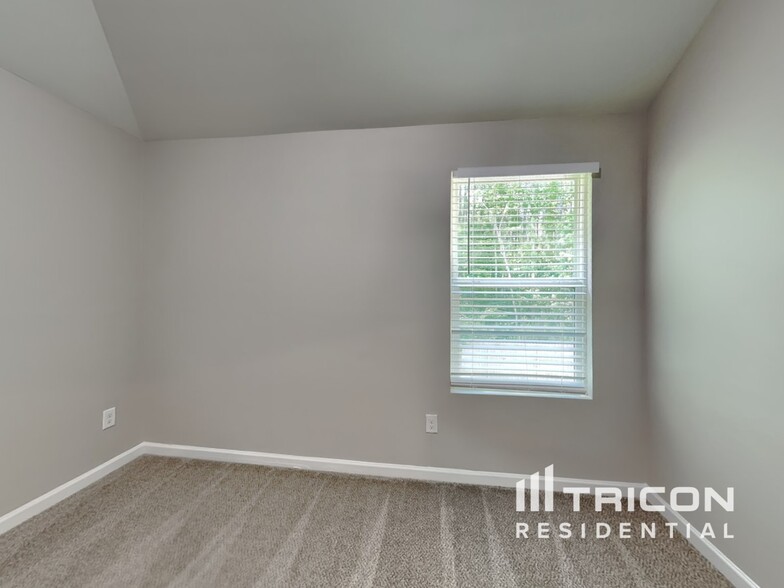 Building Photo - 5065 Rapahoe Trail