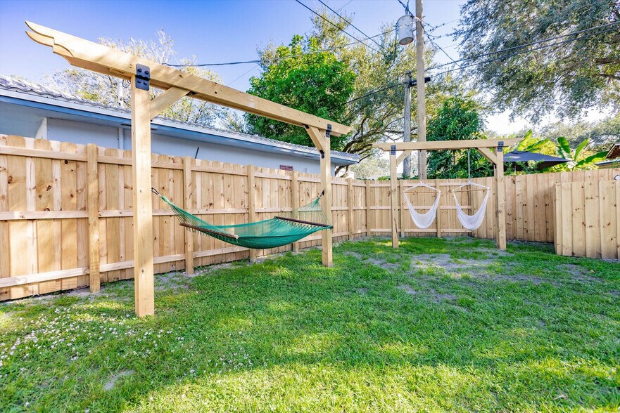 Building Photo - 716-720 Southwest 14th Court-SI FL1-ID1475646P