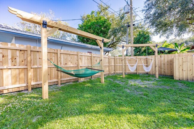 Building Photo - 716-720 Southwest 14th Court-SI FL1-ID1475646P
