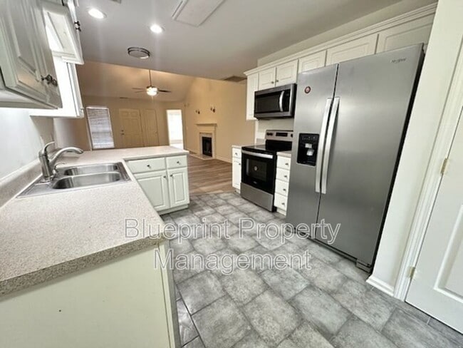 Building Photo - 210 Rocky Ridge Dr