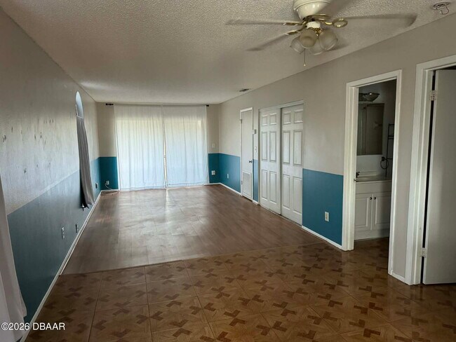 Building Photo - 313 Dirksen Dr