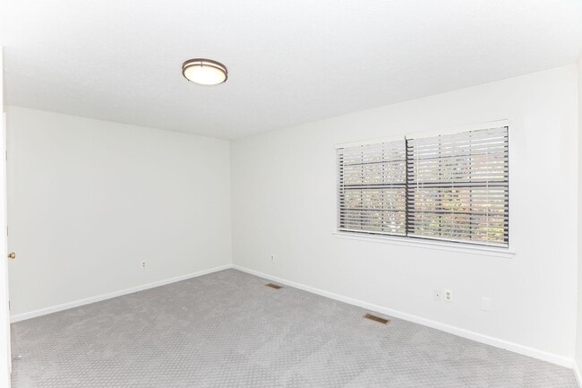 Building Photo - WILLIAMSBURG 2 Bedroom 1.5 Bath Townhome
