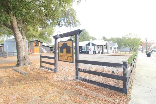 Building Photo - 402 E 3rd St