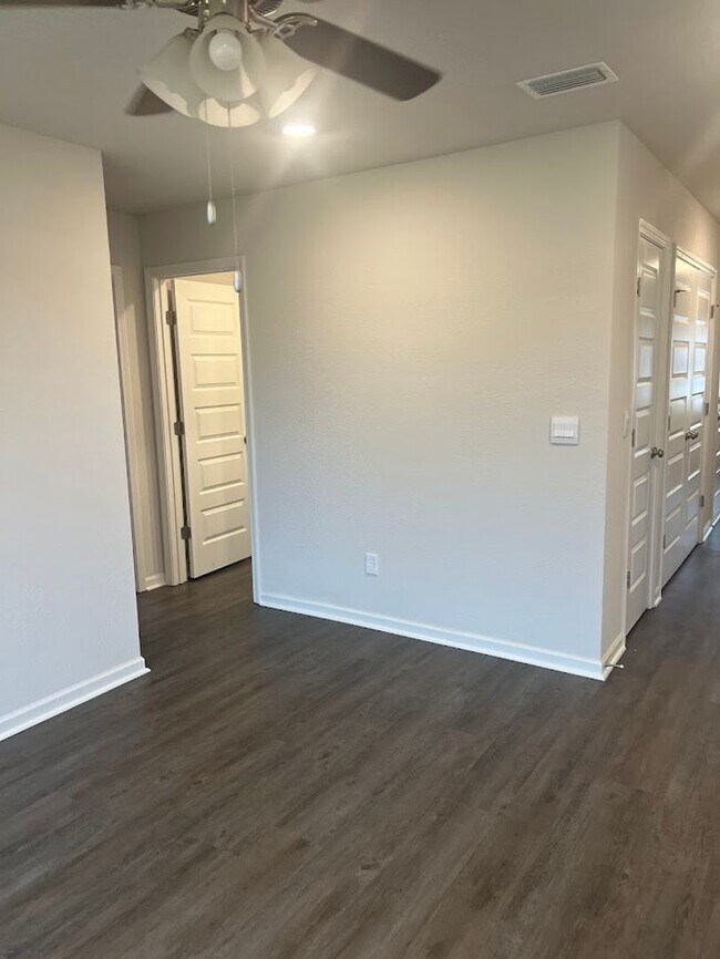 Building Photo - Stonebrooke S/D