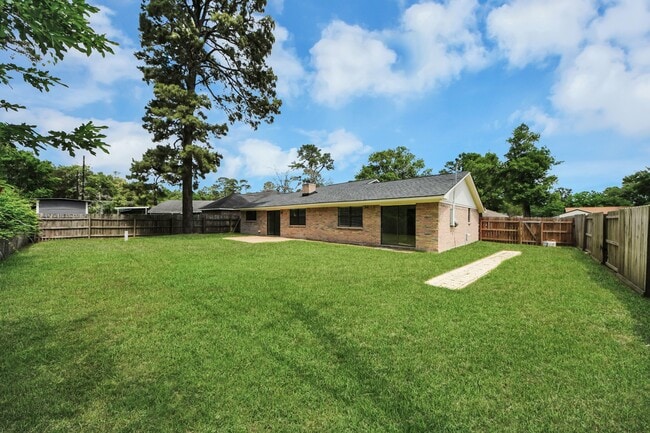 Building Photo - 7427 Willow Oak Dr