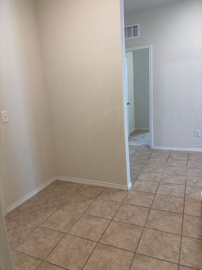 Building Photo - ? Beautiful 4-Bedroom Single-Story in Fort...