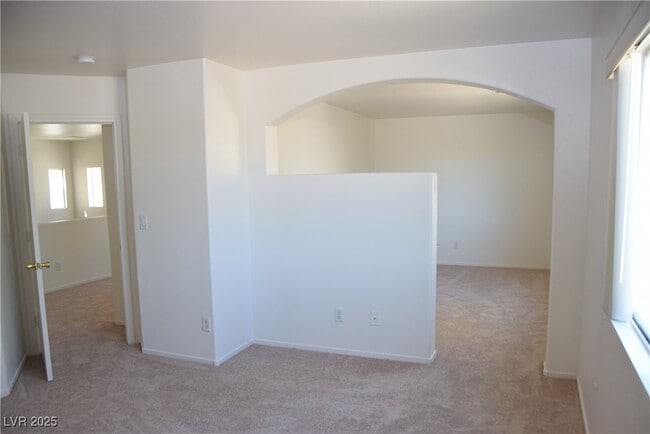 Building Photo - 9454 Magnificent Ave