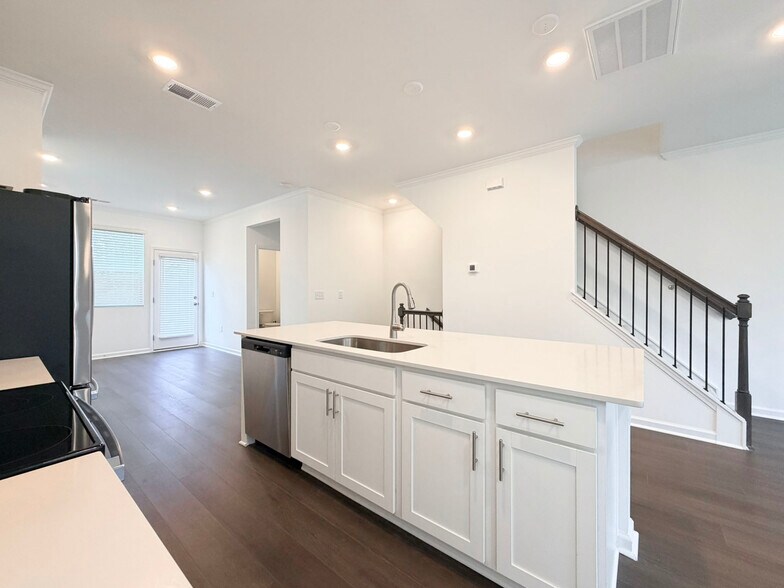 Building Photo - 3611 Elm Grove Ln