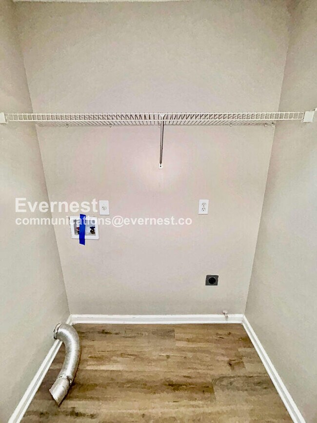 Building Photo - Limited Time Special Offer / 4 Bed, 2.5 Bath Home with Garage / Pet-Friendly / Vouchers Accepted ...