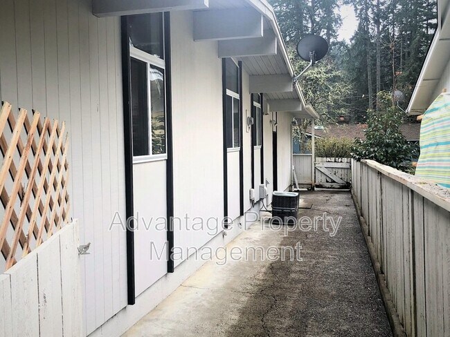 Building Photo - 3245 NW Norwood Dr