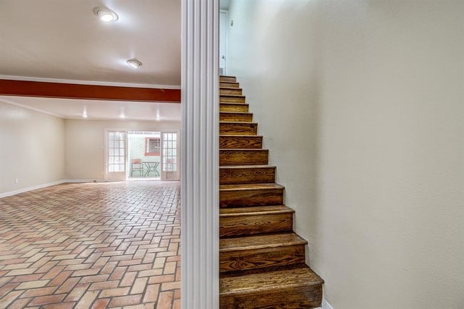 Building Photo - 811 Lovett Blvd