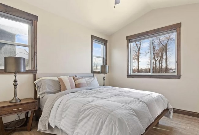 Building Photo - Gorgeous 3 bedroom 2 bath in Belgrade