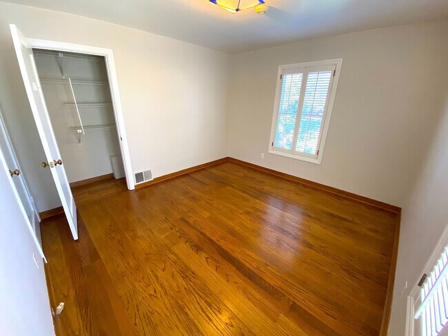 Building Photo - Beautiful 3 Bed + 2 Bath Los Altos Home - ...