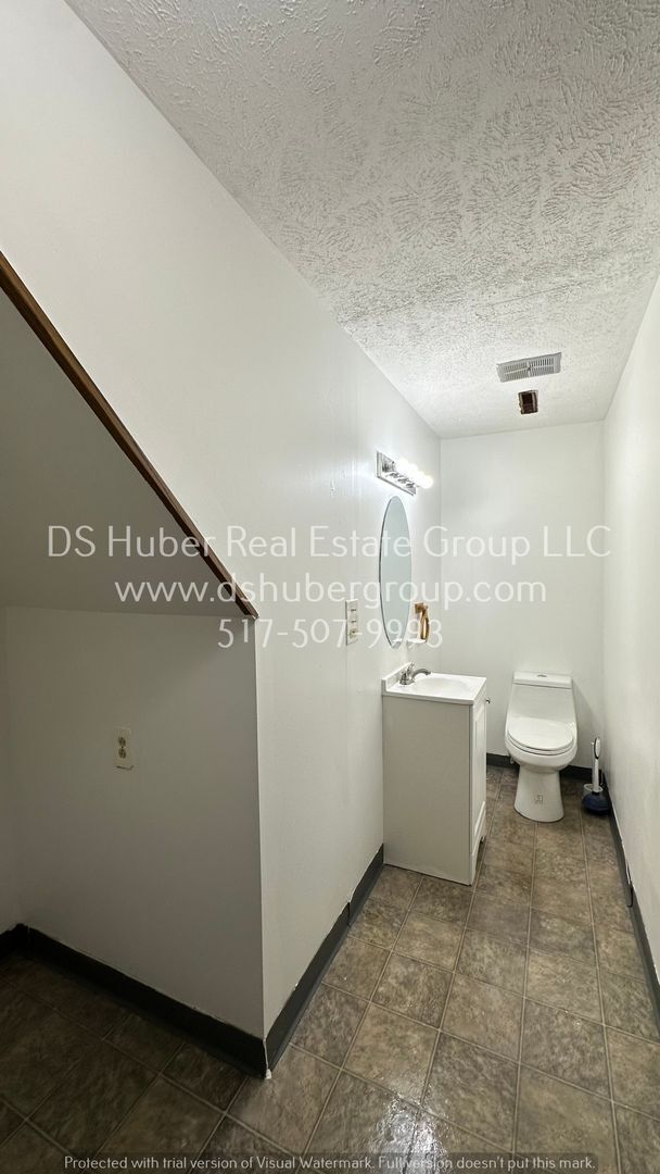Building Photo - 2723 Narraganset Dr