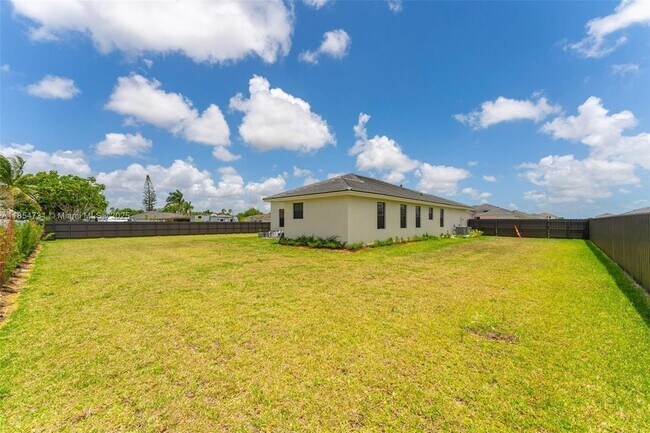 Building Photo - 32206 SW 196th Ave