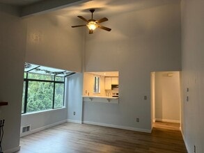 Building Photo - Condo near the beach - top floor