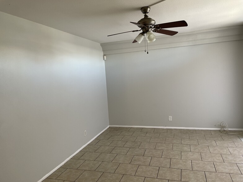 Building Photo - 3380 Brussels St