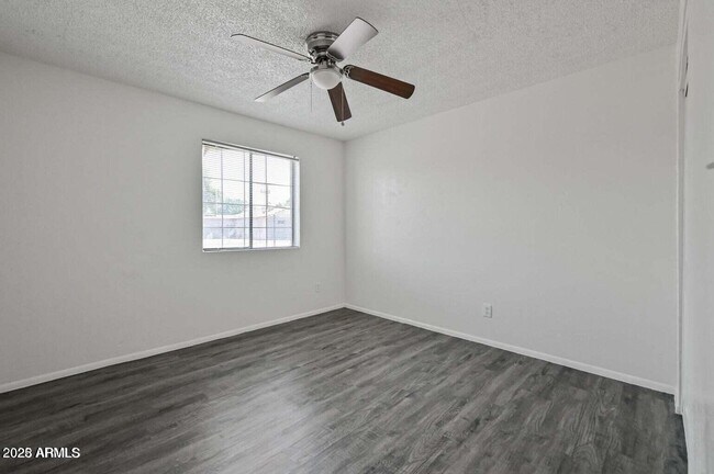 Building Photo - 717 E Roeser Rd
