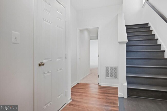 Building Photo - 38 Kirby Ct