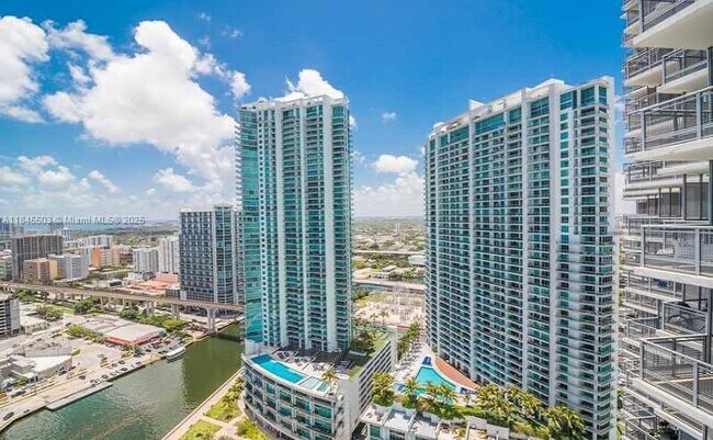 Building Photo - 350 S Miami Ave
