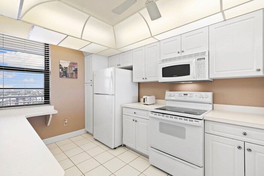 Building Photo - 440 Seaview Ct