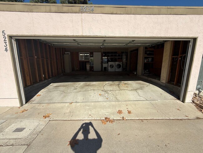 Building Photo - Gorgeous and Upgraded 4 Bed, 2.5 Bath Two-...