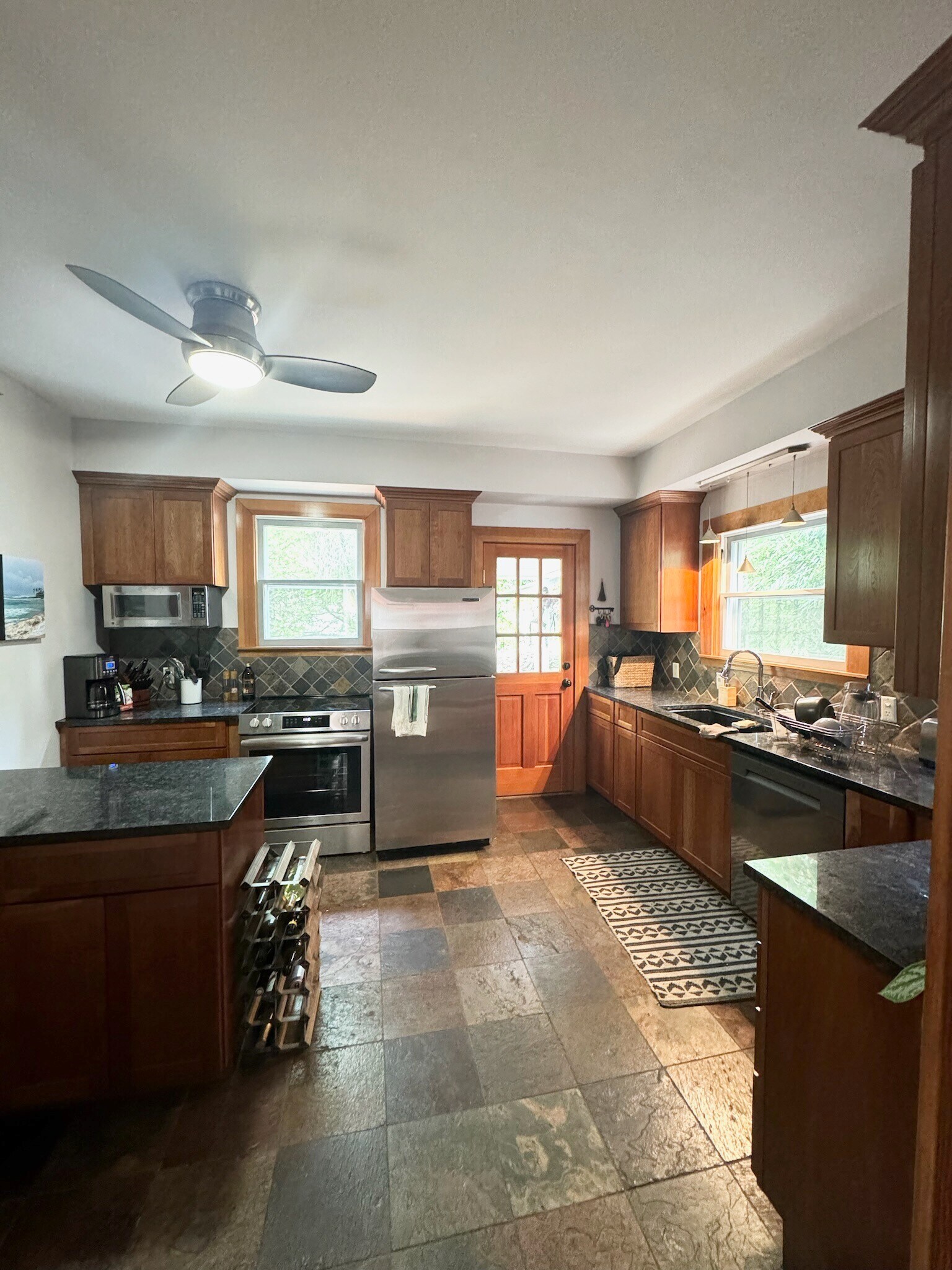 Building Photo - 634 NE 28th Ave